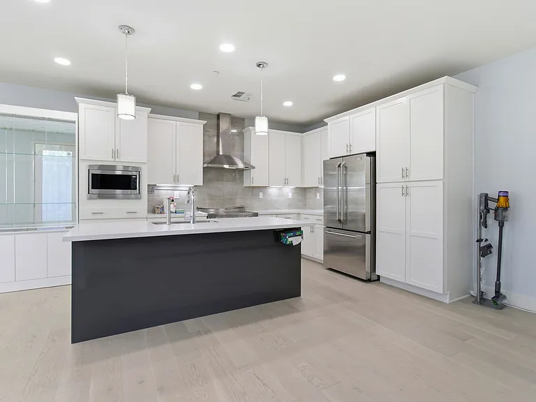 4013 Bothrin St — Photo 2