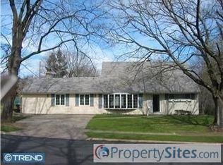 35 Larkspur Rd, Levittown, PA 19056