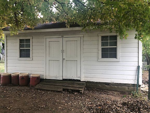 Storage building