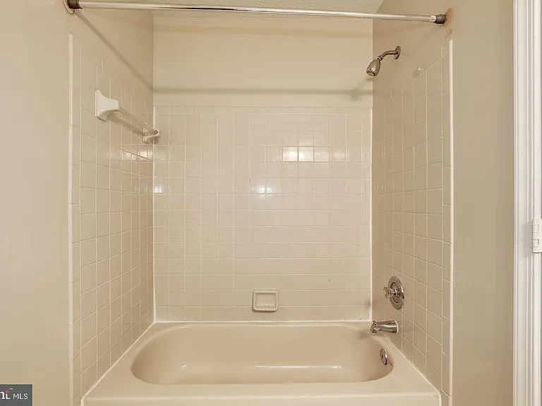2106 Whitehall Rd #2D — Photo 33