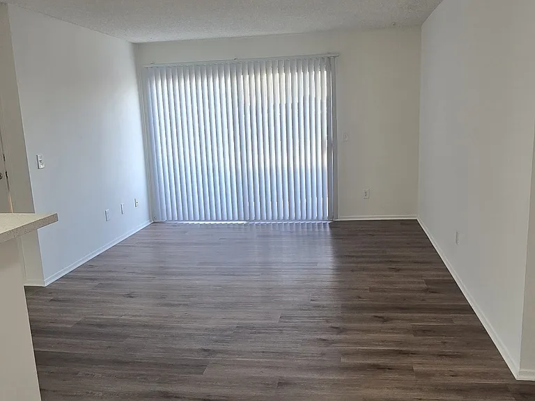 Franklin Luxury Apartments — Photo 30