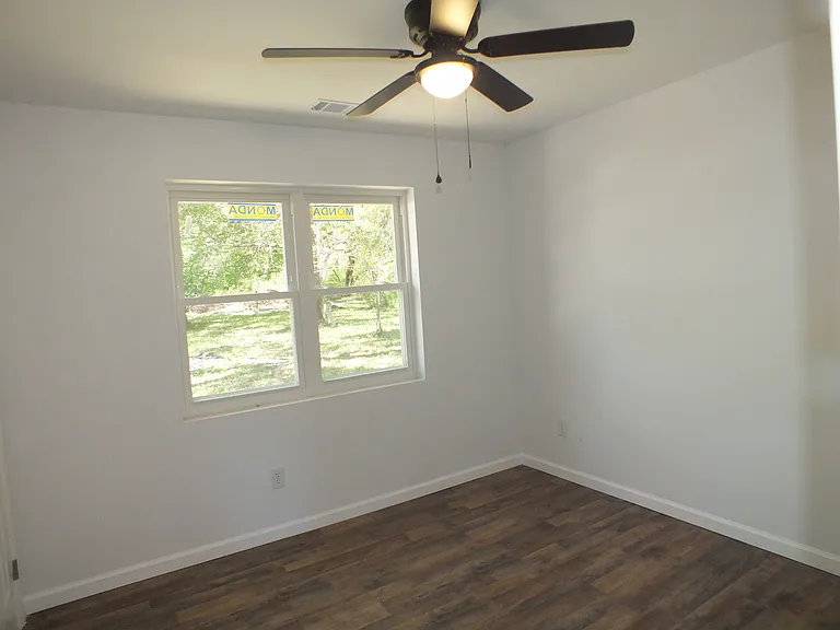 1256 Kings Hwy — Photo 14
