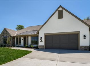 3909 W 85th St, Prairie Village, KS 66206