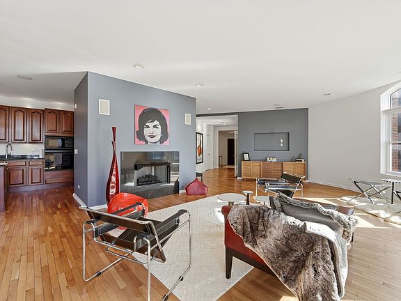 3rd image of 501 N Kingsbury St APT G