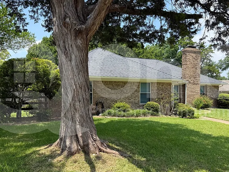 1114 Valerie Dr — Photo 21