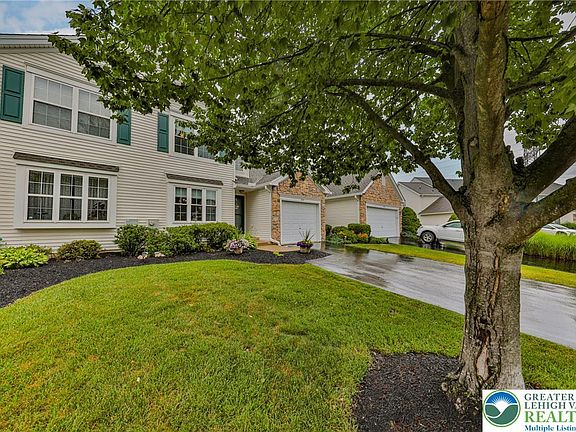 3rd image of 300 Park Ridge Dr