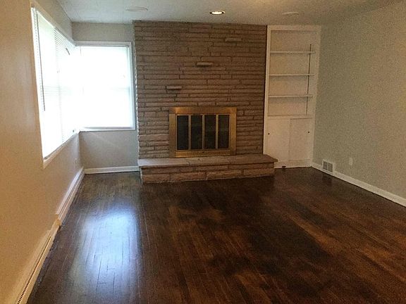 2nd image of 2921 Astor Ave