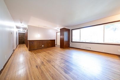 4th image of 842 25th Ave SE