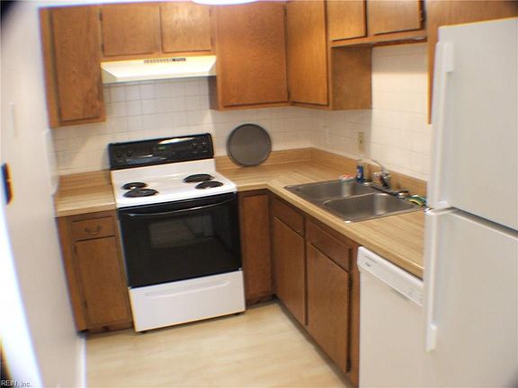 3rd image of 5272 Waller Ct