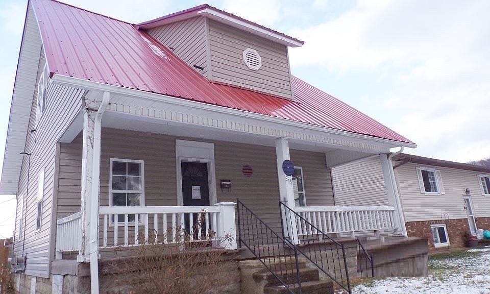 1st image of 882 E Main St