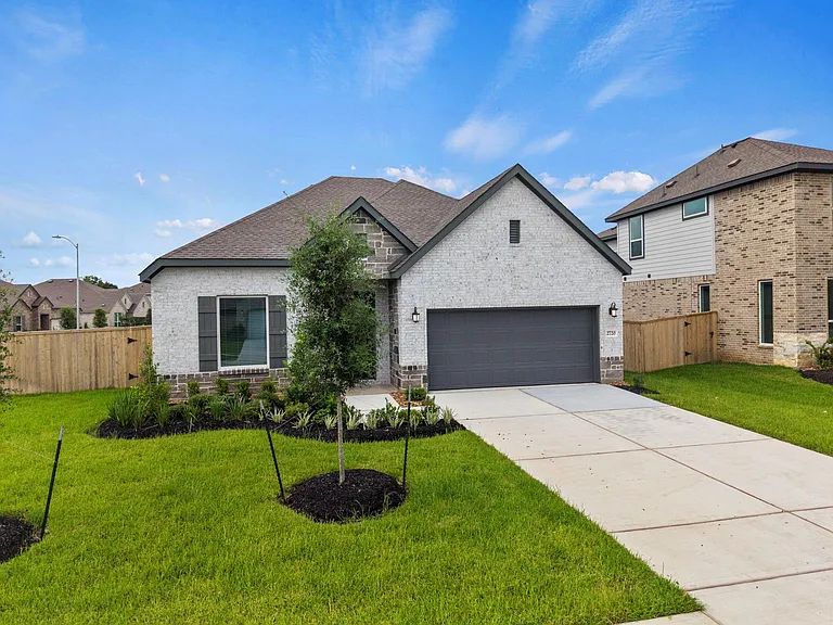 2720 Grove Crest Dr — Photo 3