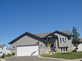 415 Cardinal Ct NW, Isanti, MN 55040