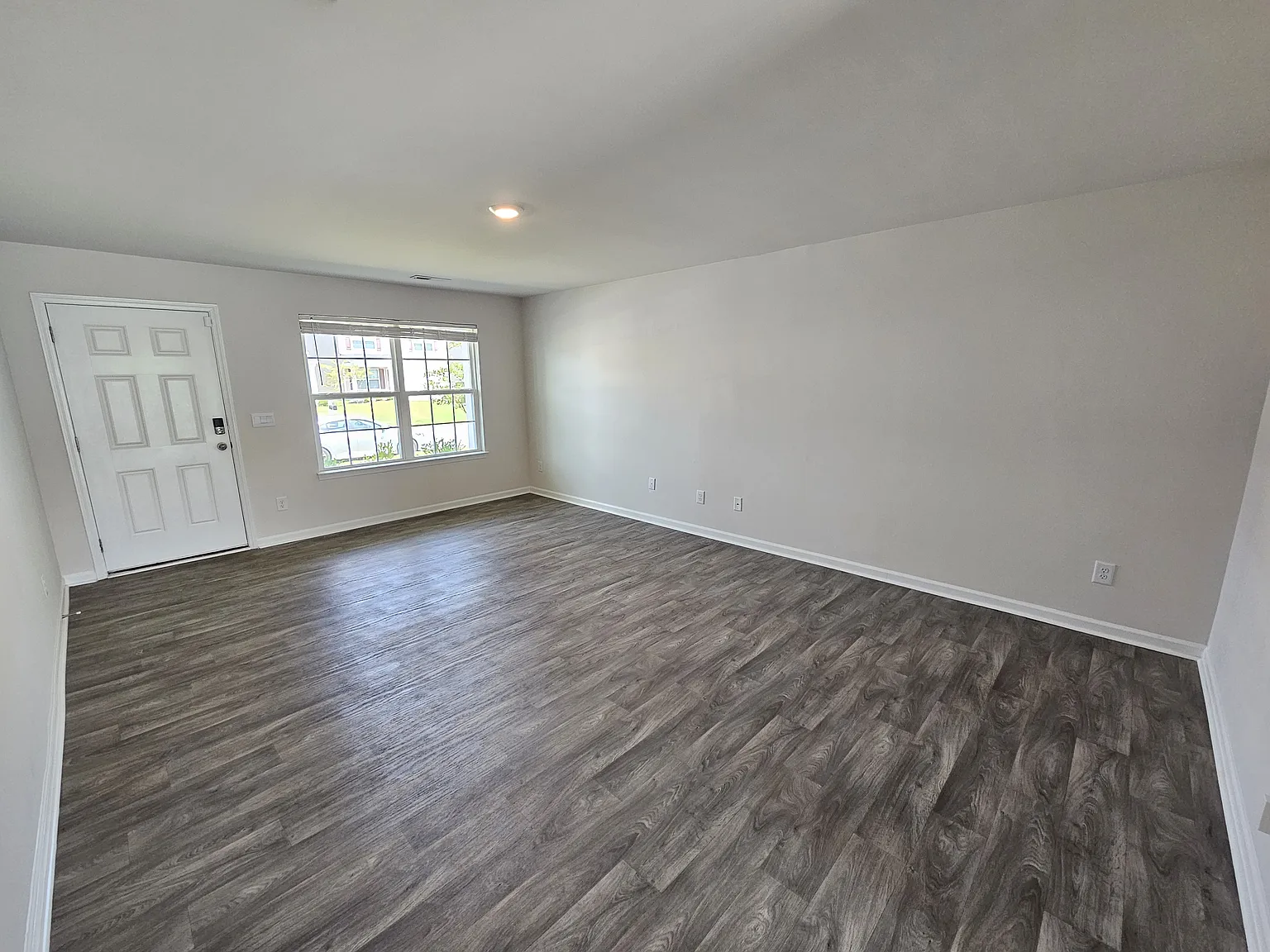 3 bed, 2.5 bath, 1704 sqft, $1,950 — Photo 2