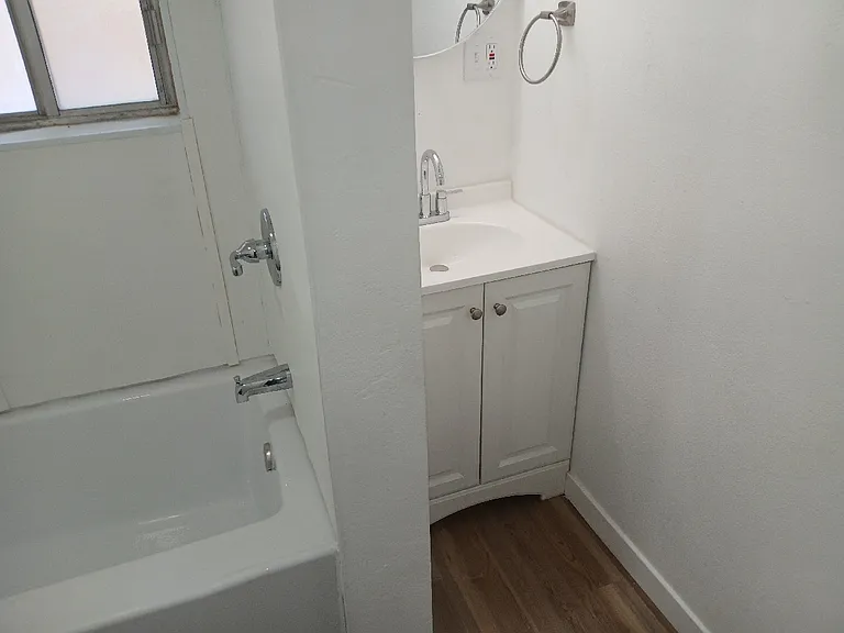 828 6th St #1 — Photo 9