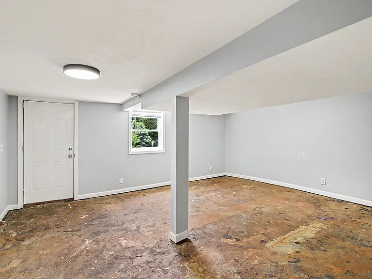 3325 Jefferson St — Photo 11