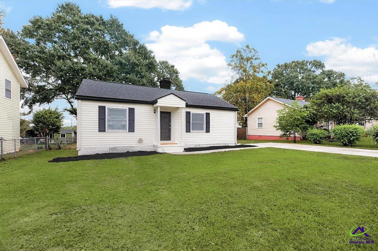 2 bed, 1.0 bath, 900 sqft, $1,250 — Photo 2