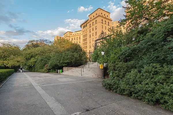 Rented by Sky Management | media 42