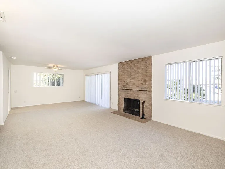 1016 Middle Ave — Photo 3