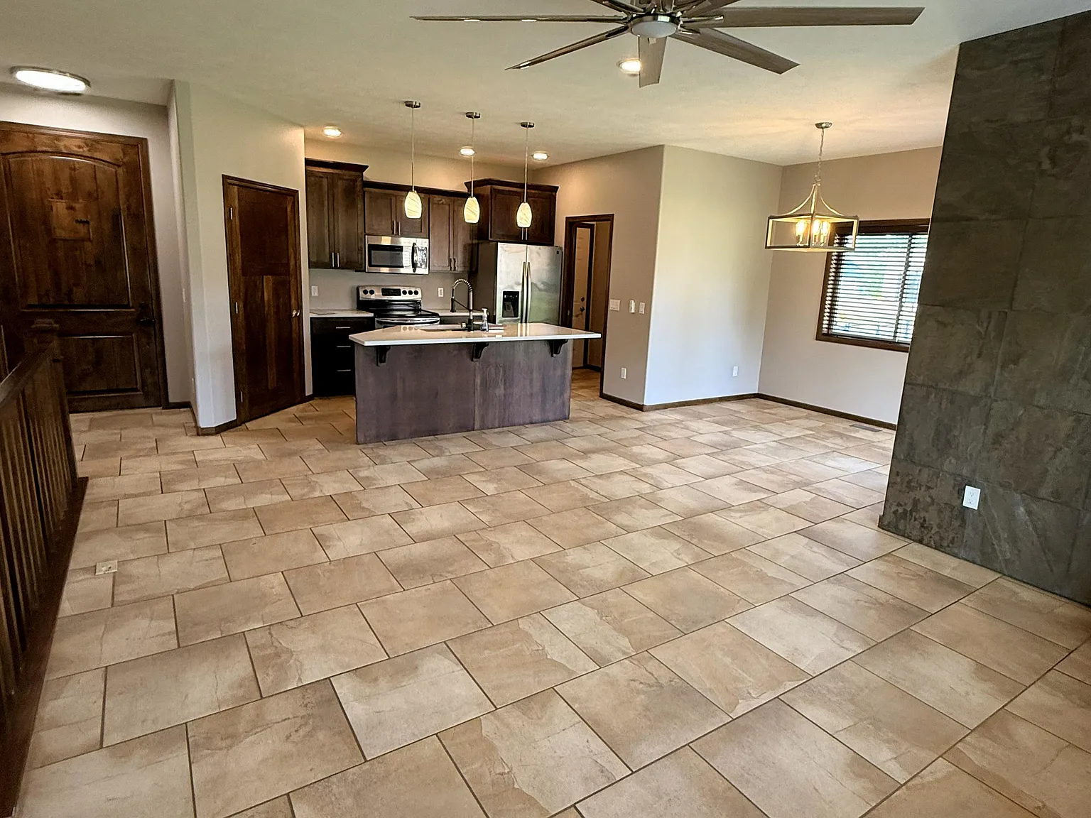 5 bed, 2446 sqft, $3,000 — Photo 2