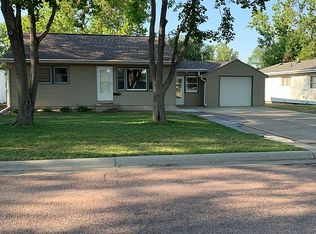 304 Murphy Ln, Yankton, SD 57078