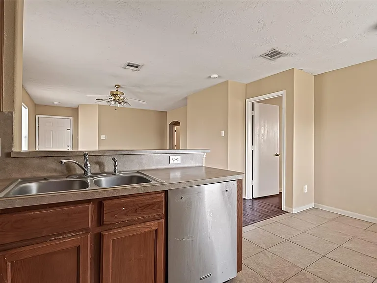 827 Royal George Ln — Photo 21