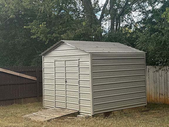 5th image of 4042 Snowbird Dr W