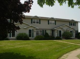 909D N Clover Ln, Cottage Grove, WI 53527