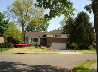 844 Duncan Dr, Westbury, NY 11590