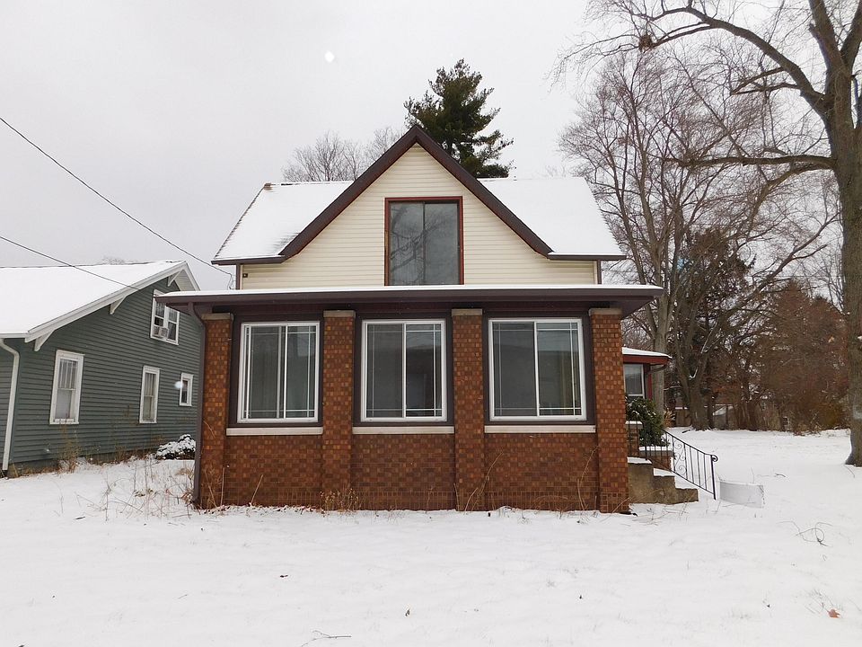 1st image of 226 W Pleasant St