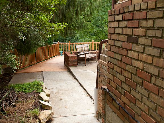 5th image of 885 Briarbank Dr