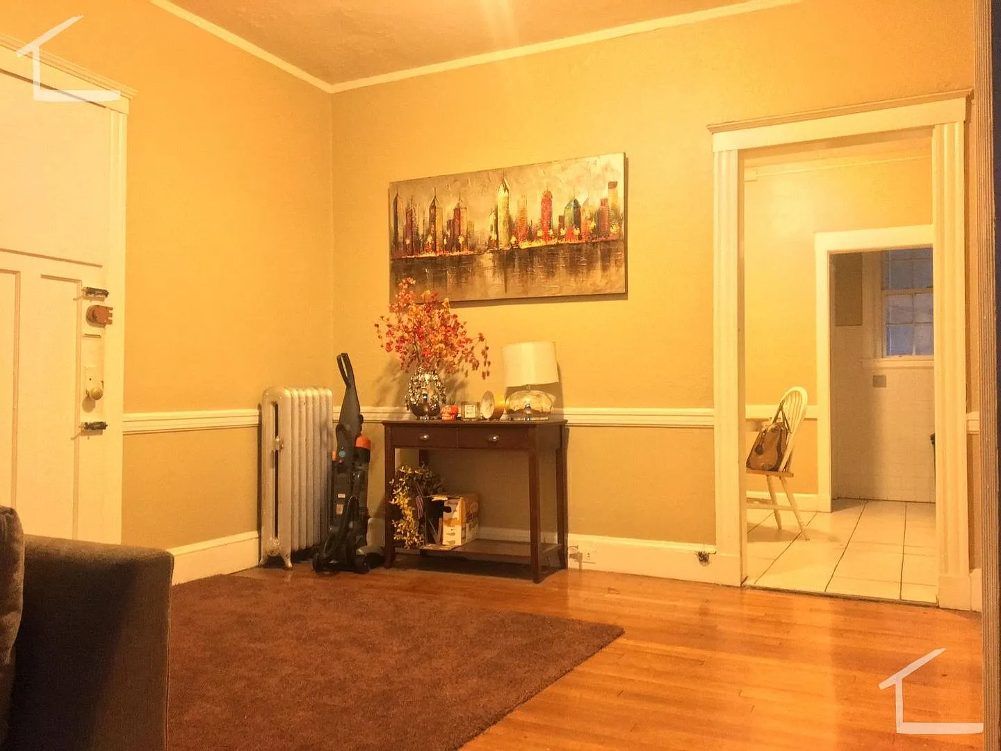 Charming 3 Bedroom-No Broker Fee — Photo 3