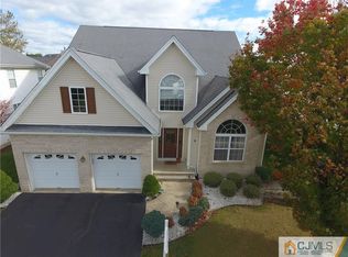 9 Merion Ct, Monroe, NJ 08831