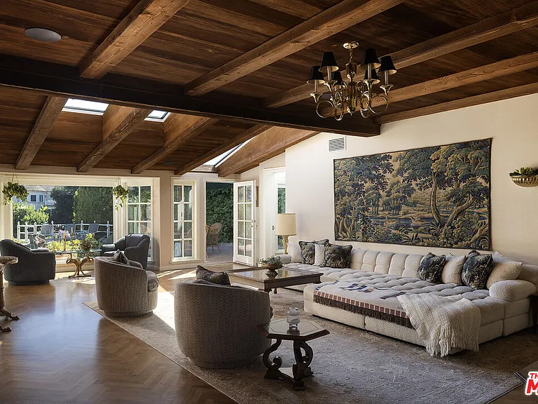 10030 Toluca Lake Ave — Photo 4