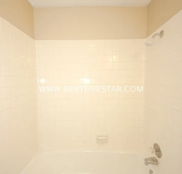 385 Packard Ave — Photo 8