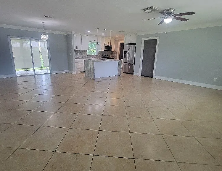 203 Redcliff Ave — Photo 2
