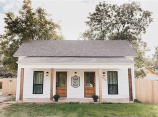 605 W Ronda St, West, TX 76691