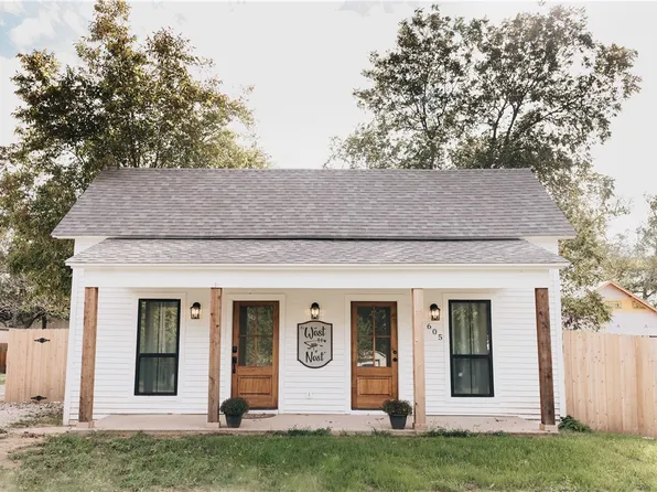 605 W Ronda St, West, TX 76691