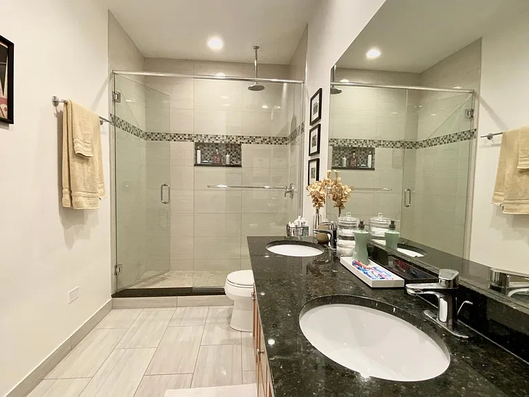 2429 N Albany Ave #2 — Photo 19