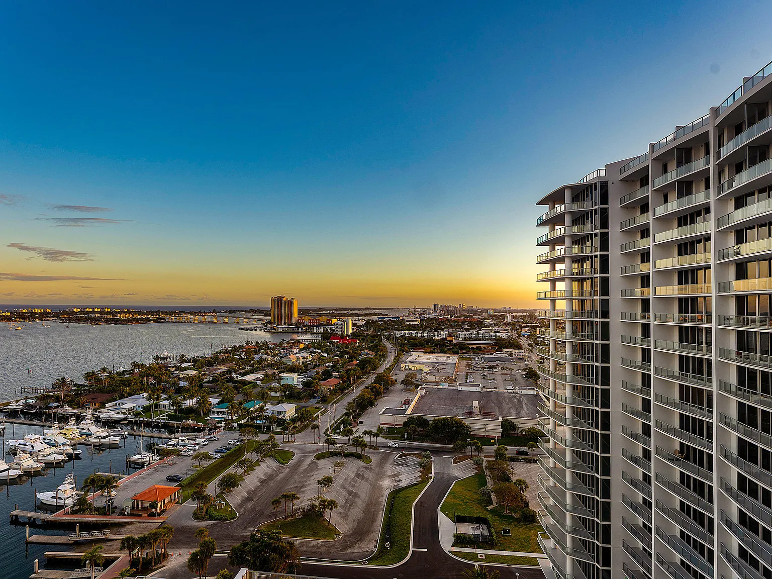 Nautilus 220/North Tower — Photo 4