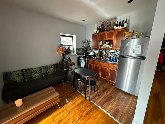 Rented by Safdie Realty Group | media 3