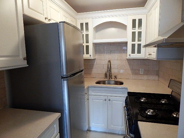 2nd image of 10 W 75th St APT 7R