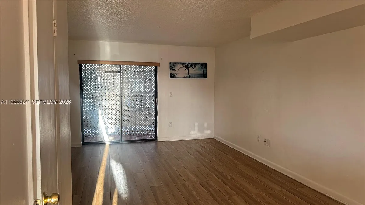 Building Photo - 2319 W 60th St #D203