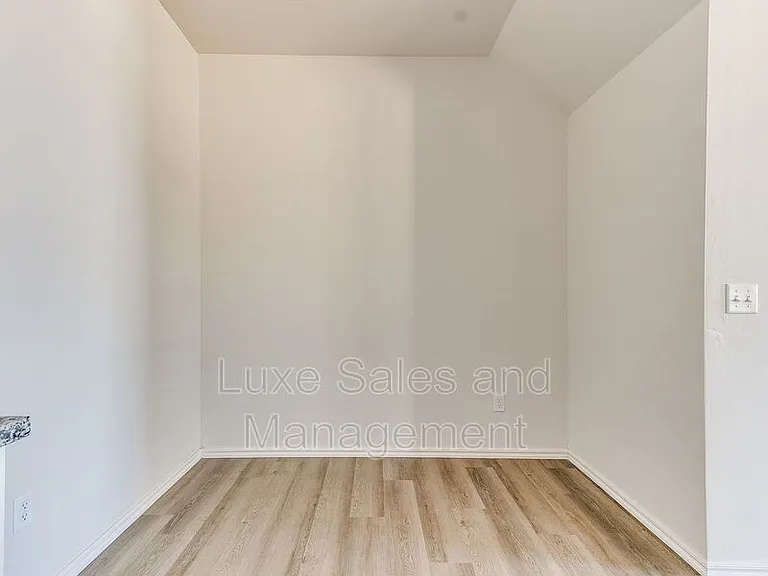 10530 Utica Dr — Photo 19