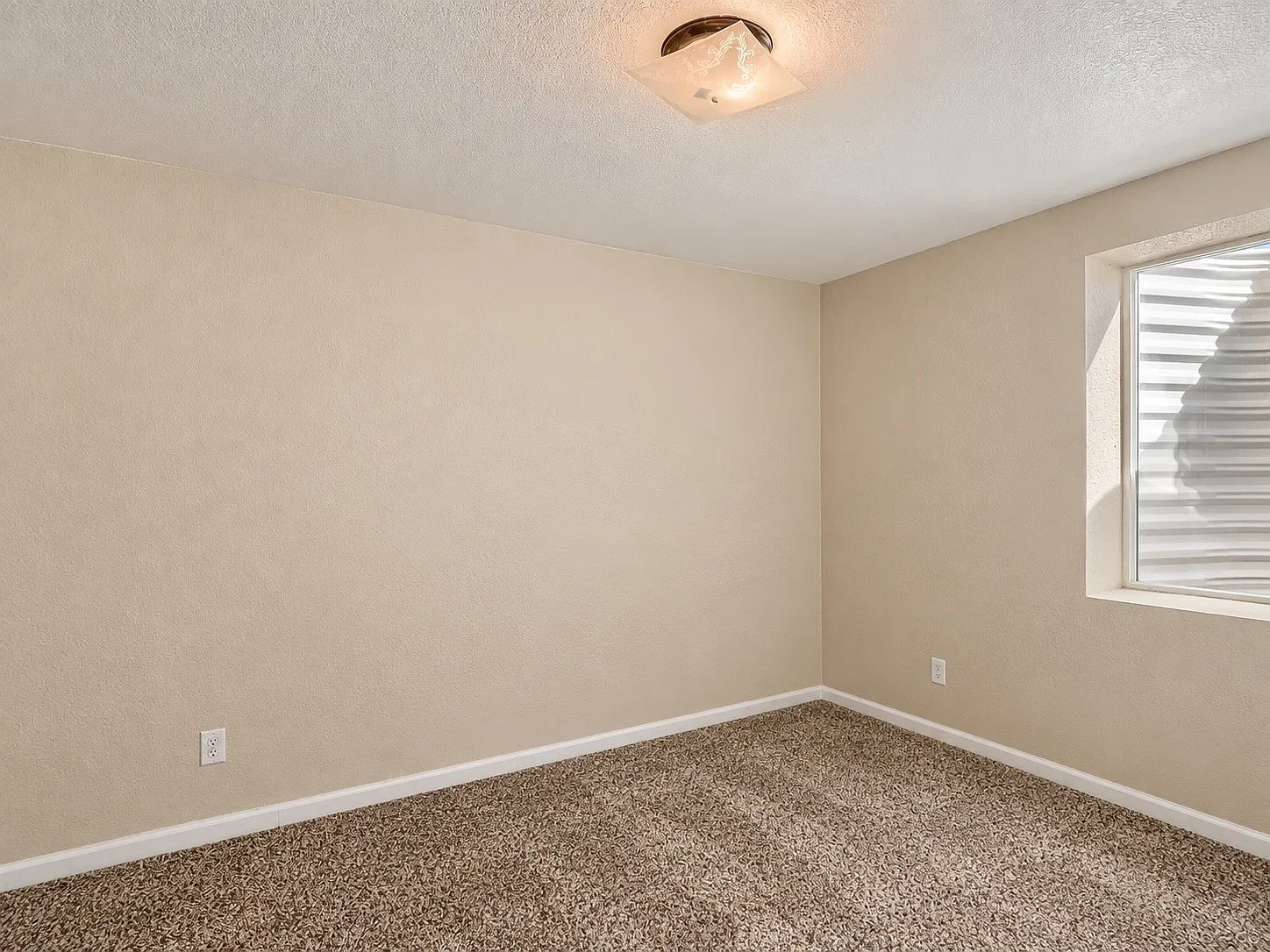 7 bed, 1.0 bath, $595 — Photo 1