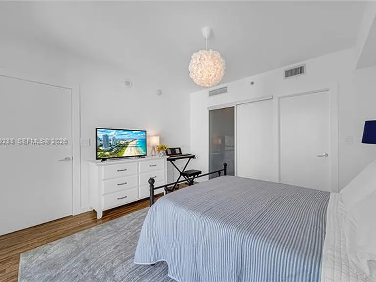 55 SE 6th St #1803 — Photo 44