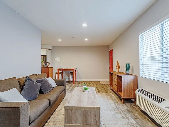 5th image of 1252 W 37th Dr