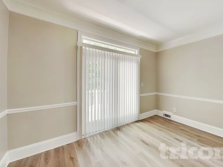 1040 Huntcliff — Photo 18