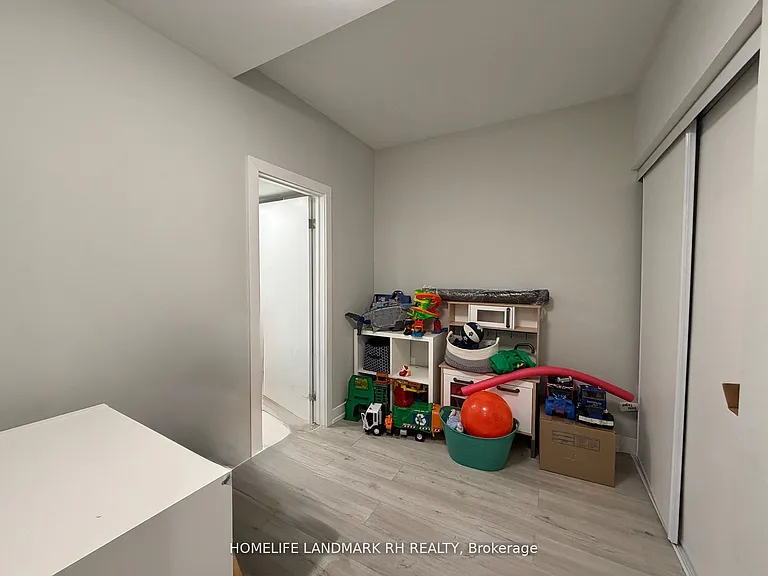 25 Clara May Ave #BASEMENT — Photo 3