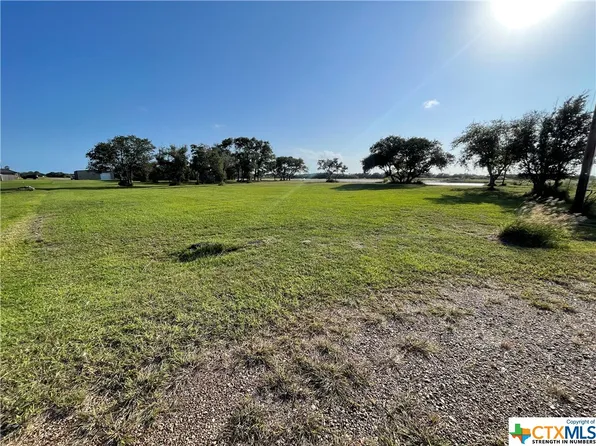 67 Dewberry Ln, Seadrift, TX 77983