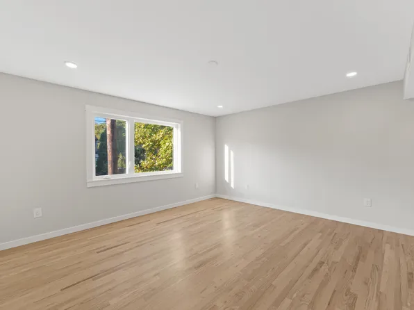 312 Garfield Avenue image 14 of 24